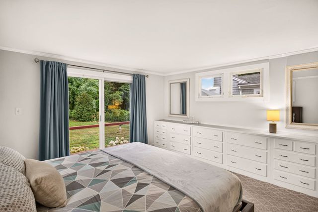50 Pine St, Falmouth, MA 02556