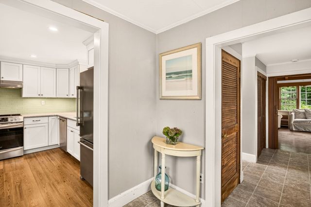 50 Pine St, Falmouth, MA 02556
