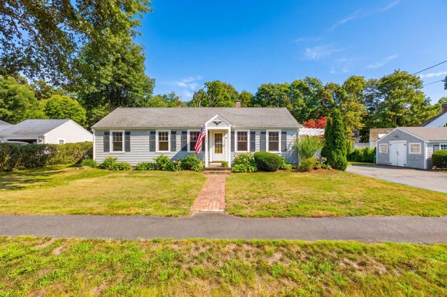 50 Pine St, Falmouth, MA 02556