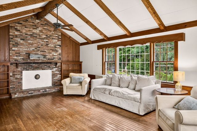 50 Pine St, Falmouth, MA 02556
