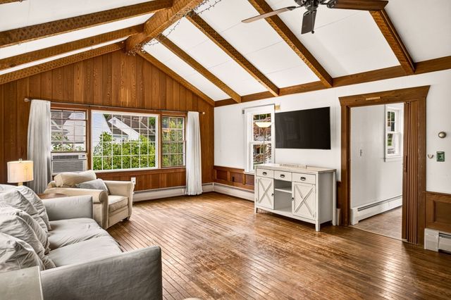 50 Pine St, Falmouth, MA 02556