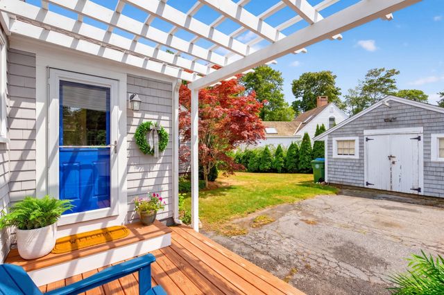 50 Pine St, Falmouth, MA 02556