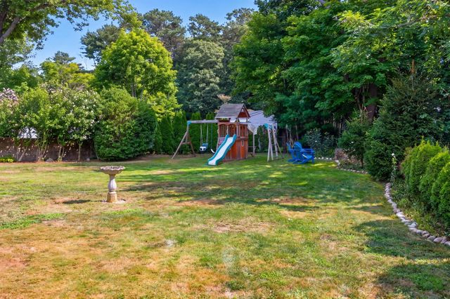 50 Pine St, Falmouth, MA 02556