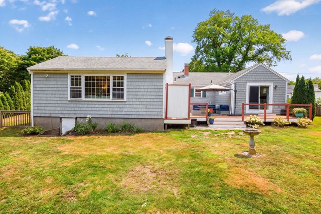 50 Pine St, Falmouth, MA 02556