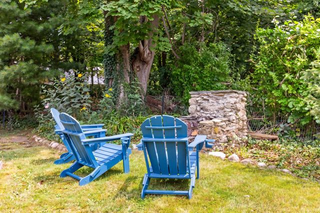 50 Pine St, Falmouth, MA 02556
