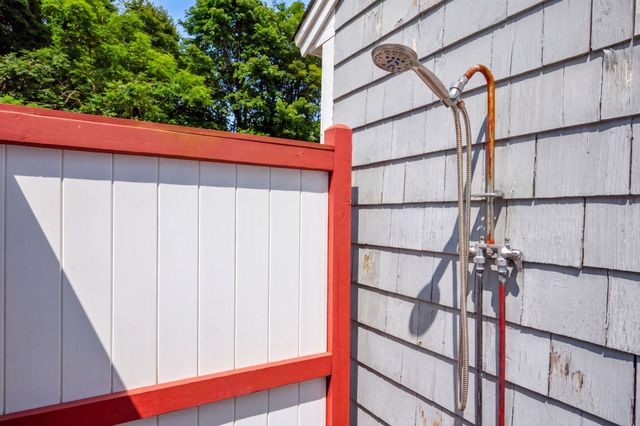 50 Pine St, Falmouth, MA 02556