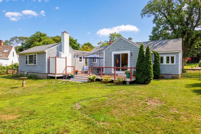 50 Pine St, Falmouth, MA 02556