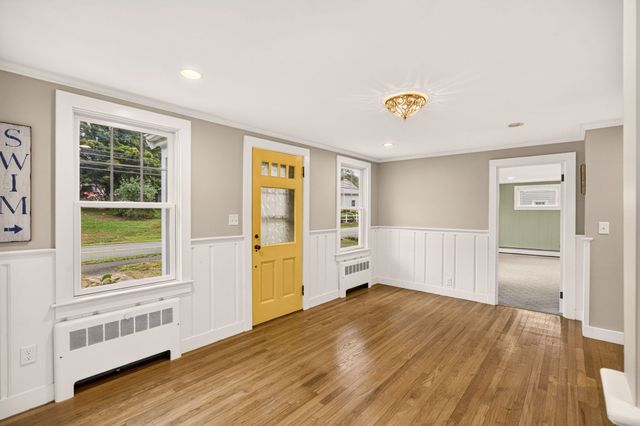 50 Pine St, Falmouth, MA 02556