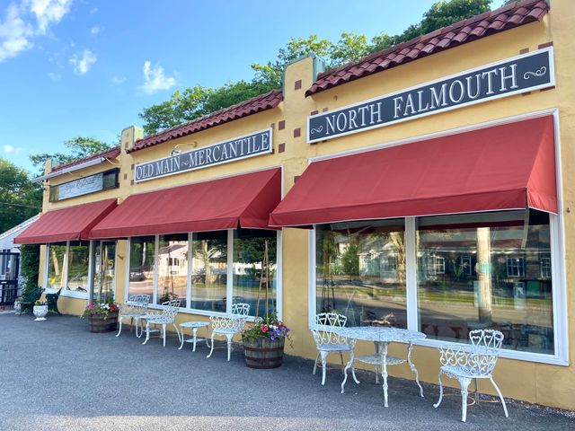 50 Pine St, Falmouth, MA 02556