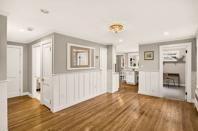 50 Pine St, Falmouth, MA 02556