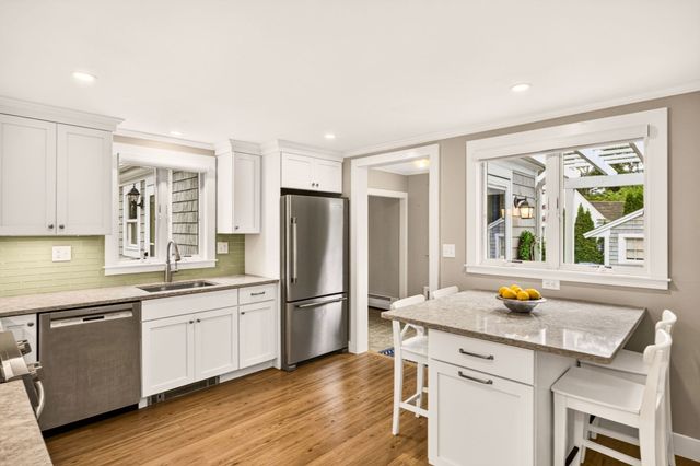 50 Pine St, Falmouth, MA 02556