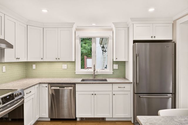 50 Pine St, Falmouth, MA 02556