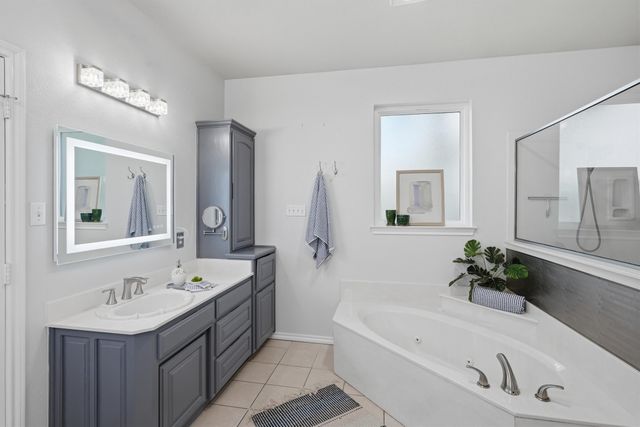 3236 Golden Oaks Circle, Granbury, TX 76049