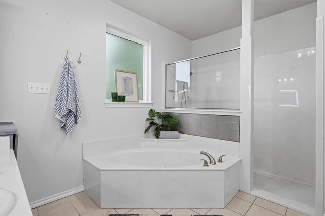 3236 Golden Oaks Circle, Granbury, TX 76049