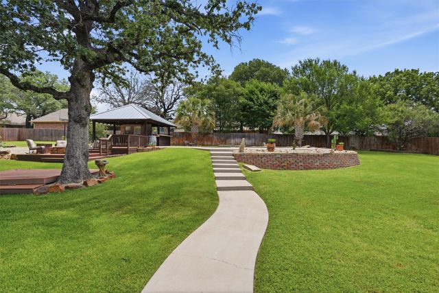 3236 Golden Oaks Circle, Granbury, TX 76049