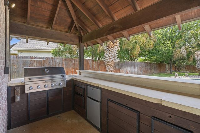 3236 Golden Oaks Circle, Granbury, TX 76049