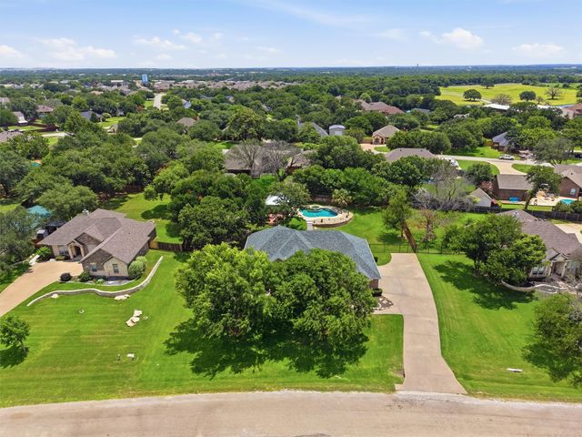 3236 Golden Oaks Circle, Granbury, TX 76049