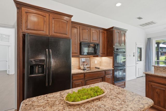 3236 Golden Oaks Circle, Granbury, TX 76049