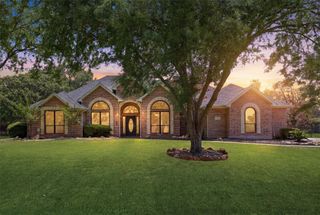 3236 Golden Oaks Circle, Granbury, TX 76049