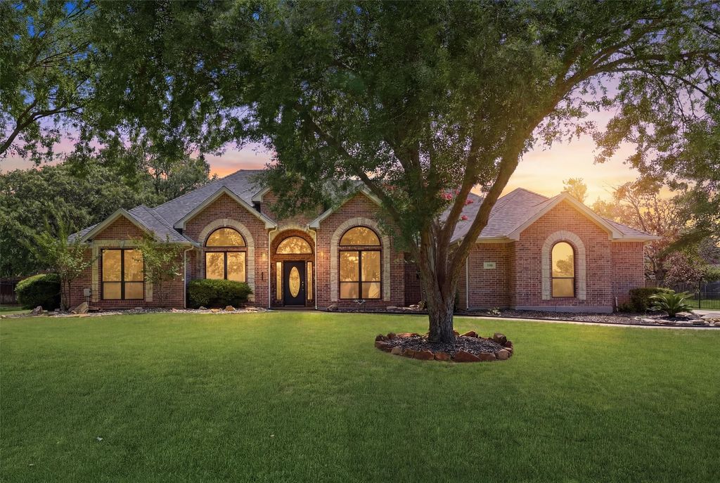 3236 Golden Oaks Circle, Granbury, TX 76049