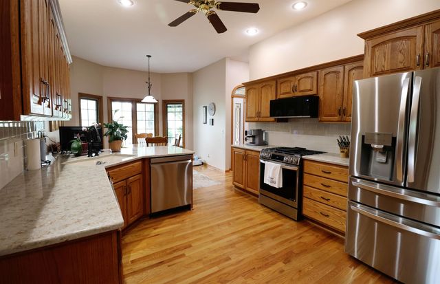 2475 Dundee Ln, Salina, KS 67401