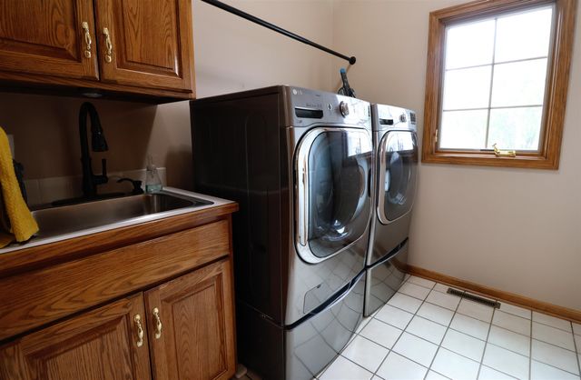 2475 Dundee Ln, Salina, KS 67401