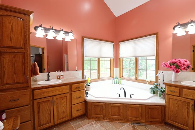 2475 Dundee Ln, Salina, KS 67401