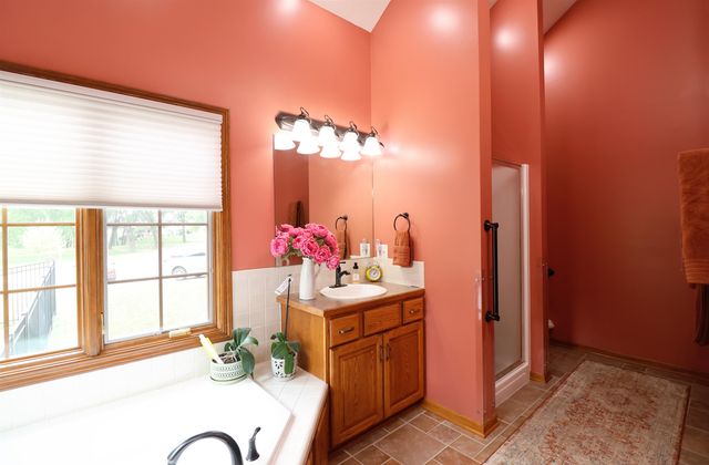 2475 Dundee Ln, Salina, KS 67401