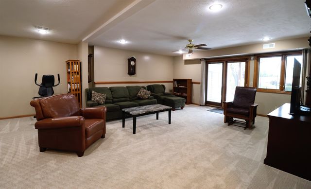 2475 Dundee Ln, Salina, KS 67401
