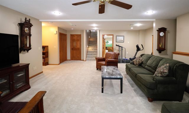 2475 Dundee Ln, Salina, KS 67401