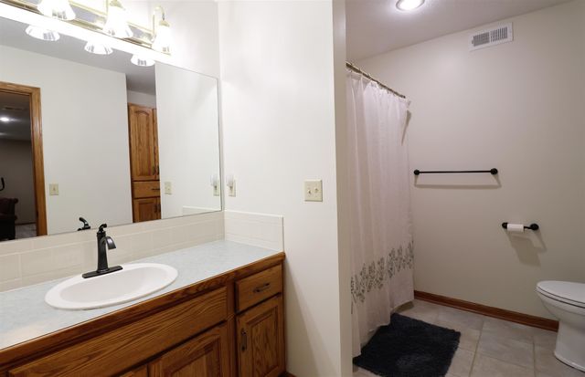 2475 Dundee Ln, Salina, KS 67401