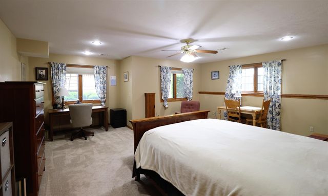 2475 Dundee Ln, Salina, KS 67401