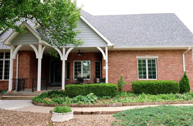 2475 Dundee Ln, Salina, KS 67401