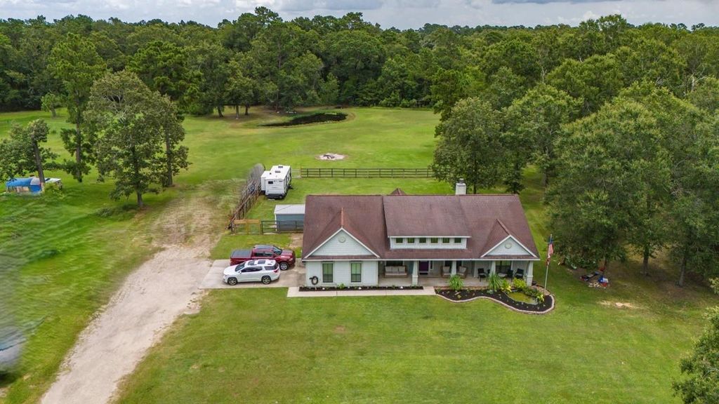 237 County Road 6401, Dayton, TX 77535