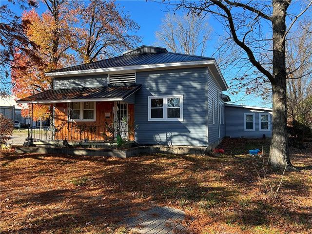 216 E Prairie Avenue, Girard, KS 66743