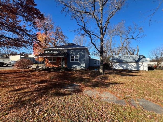 216 E Prairie Avenue, Girard, KS 66743