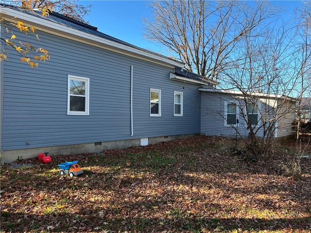 216 E Prairie Avenue, Girard, KS 66743