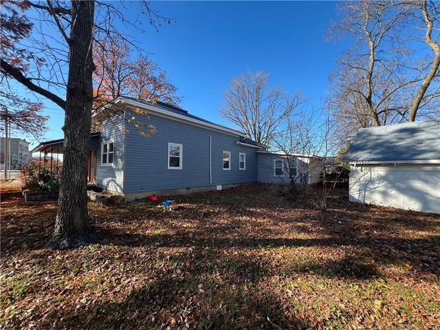 216 E Prairie Avenue, Girard, KS 66743