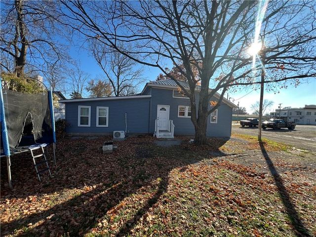 216 E Prairie Avenue, Girard, KS 66743