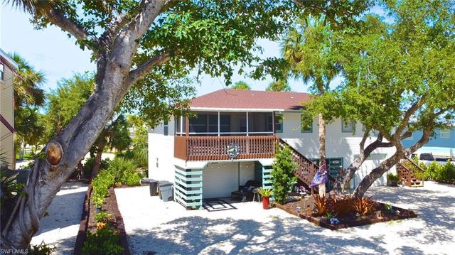 5441-5451 Oak Ridge AVE, Fort Myers Beach, FL 33931