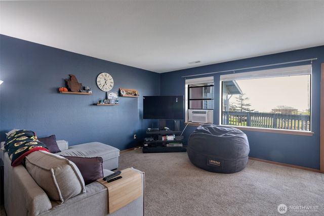 651 SE Bayshore Drive #B304, Oak Harbor, WA 98277