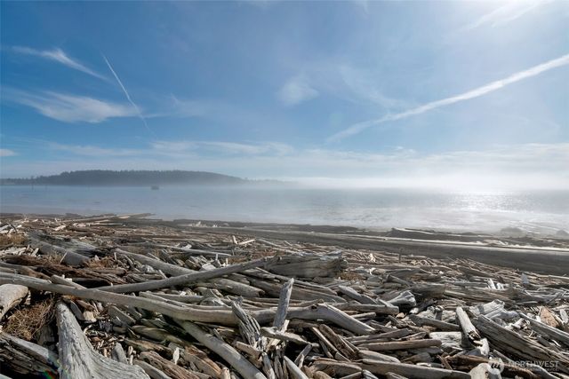 651 SE Bayshore Drive #B304, Oak Harbor, WA 98277