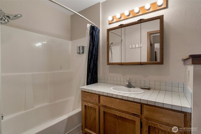 651 SE Bayshore Drive #B304, Oak Harbor, WA 98277