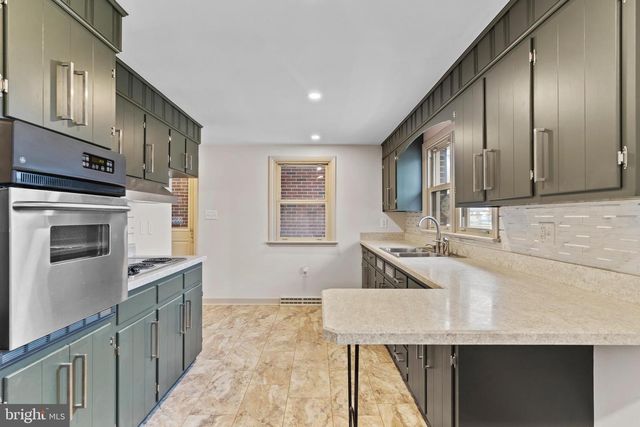 1913 MAPLEWOOD DRIVE, Carlisle, PA 17013