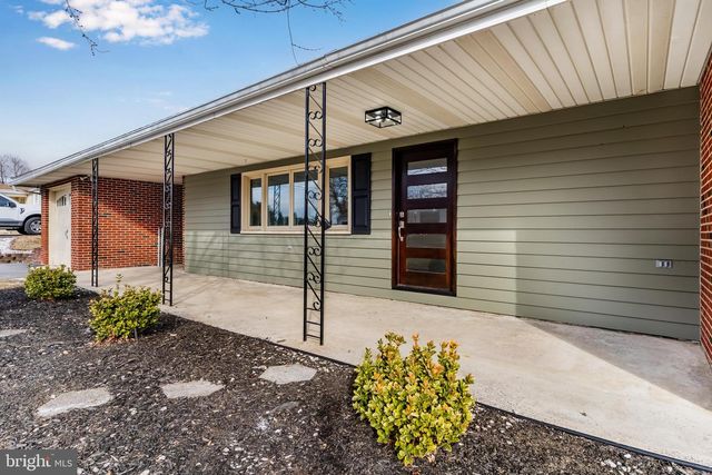 1913 MAPLEWOOD DRIVE, Carlisle, PA 17013