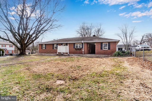 1913 MAPLEWOOD DRIVE, Carlisle, PA 17013