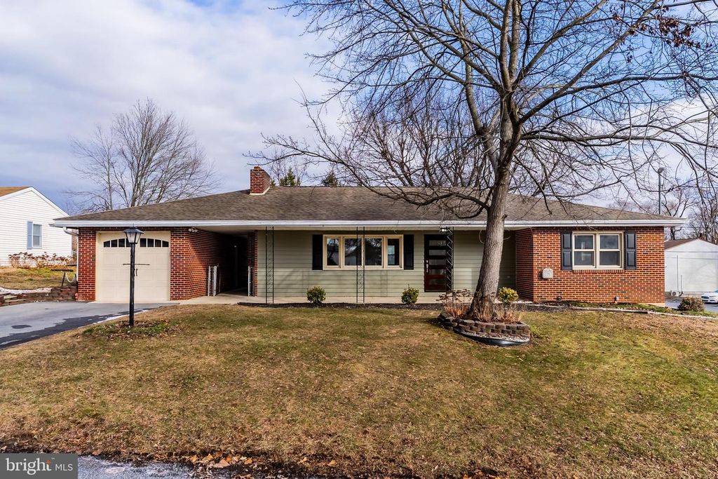 1913 MAPLEWOOD DRIVE, Carlisle, PA 17013