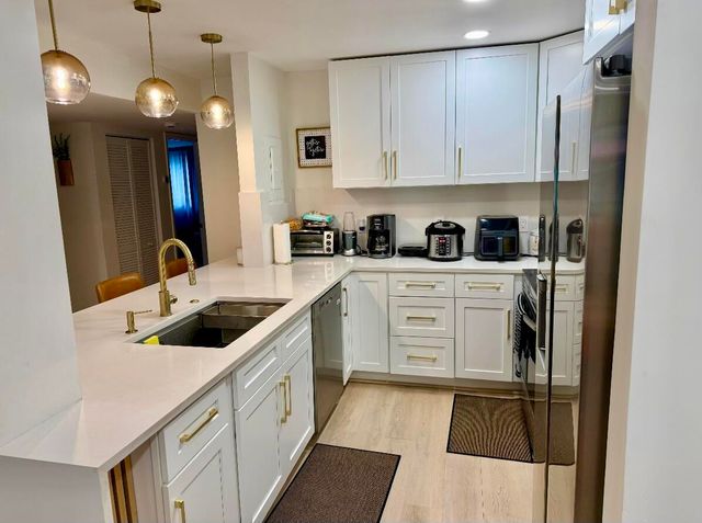 22415 SW 61st Way 106, Boca Raton, FL 33428