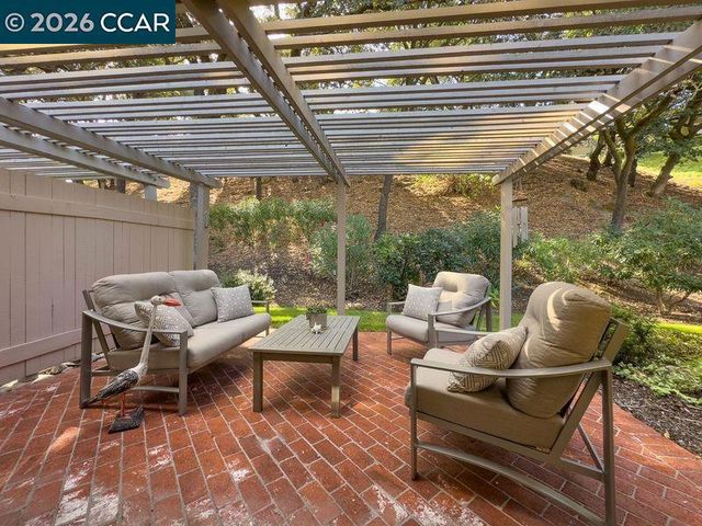 2733 Ptarmigan Dr 2, Walnut Creek, CA 94595