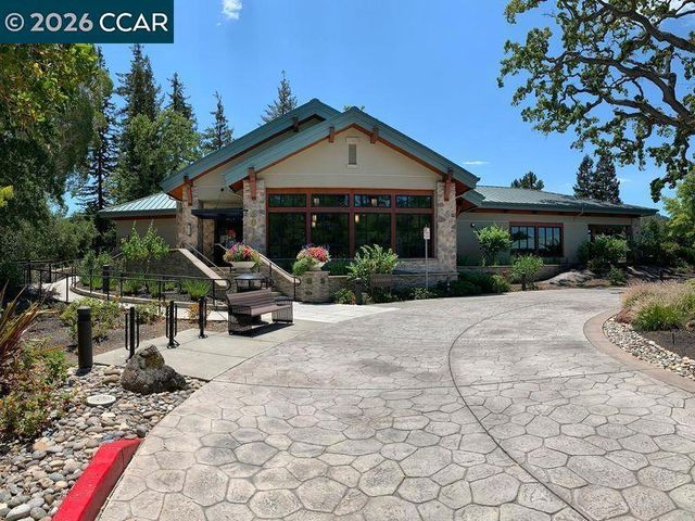 2733 Ptarmigan Dr 2, Walnut Creek, CA 94595